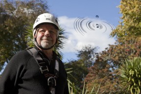 Sculptor Neil Dawson with his Ripples sculpture at Waikato Museum2